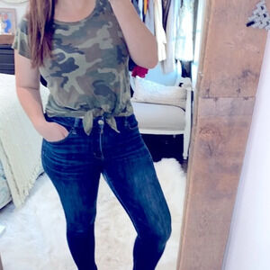 SANCTUARY camouflage T-shirt tie front top size xsmall